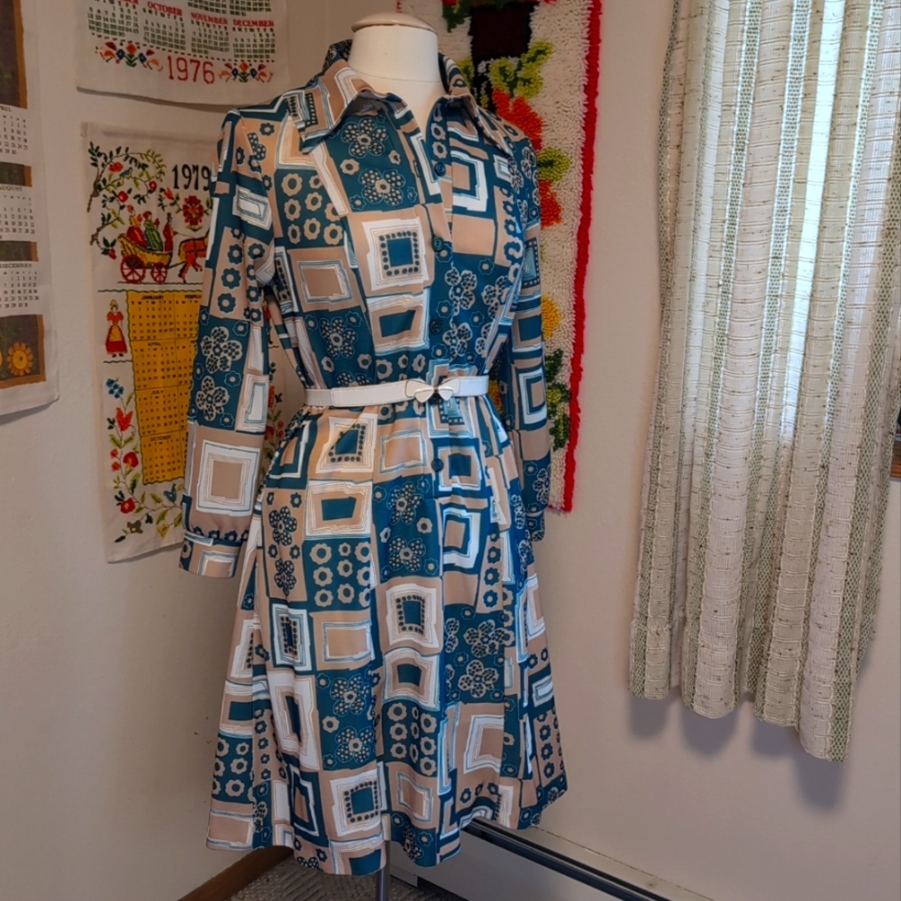 Vintage 1970s Dress | Geo Flower Power Print